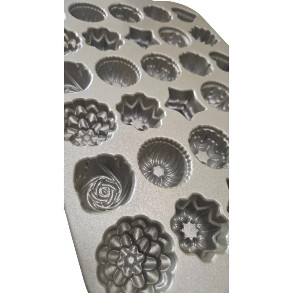 Nordic Ware Bundt Tea Cakes‎ and Candies Pan, Makes 30 Candies or Cakes